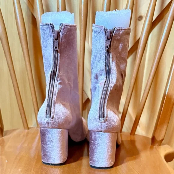Free People Ladies’ size 39 Cecile Pink Velour block heel Ankle Boots - Picture 6 of 13